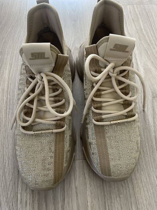 Чисто нови маратонки Steve Madden