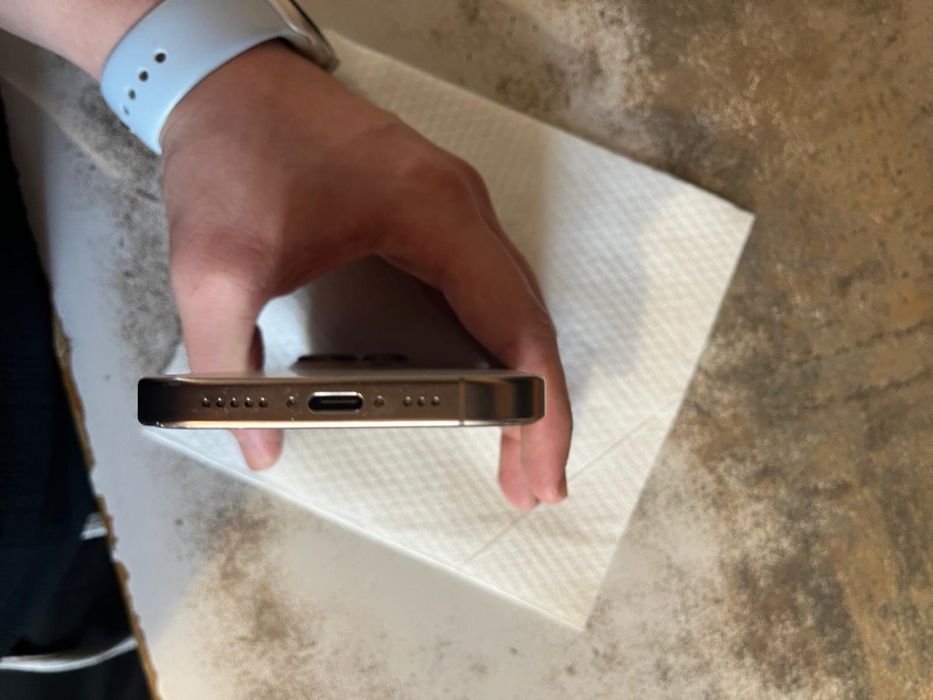 iPhone 16 Pro Desert Titanium - 128 GB