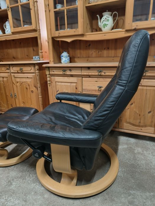 Relax кресло с отоманка от естествена кожа