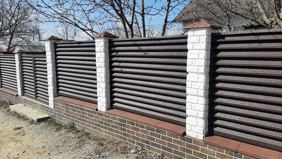 Garduri și porți stil jaluzele șipcă metalica tabla cutata
