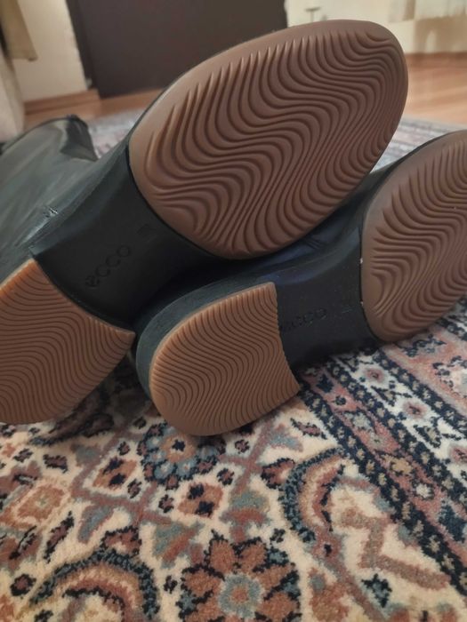 Ботуши Ecco, боти Bata и обувки за танци