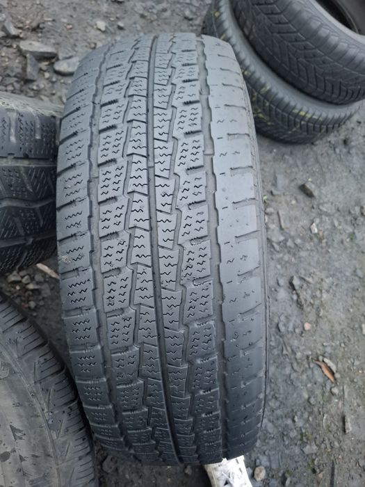 Vand 1 anvelopa 225 70 15 C hankook de iarna