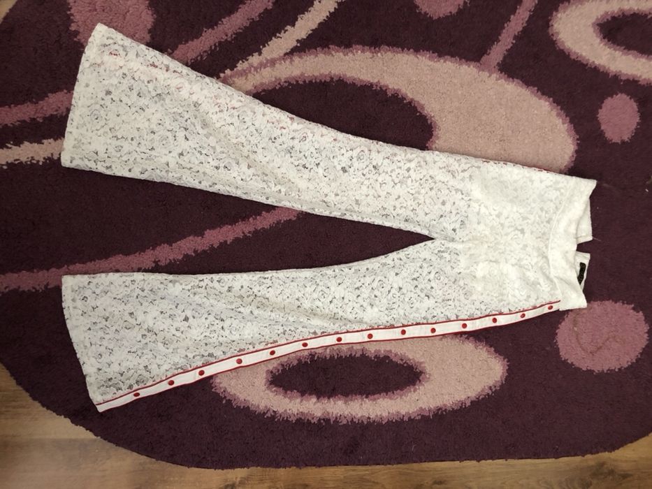 Pantaloni eleganti cu dantela