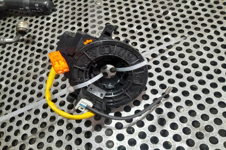 SPIRALA VOLAN 0H01075B705 0H01075B705 Peugeot 107 prima generatie (fa