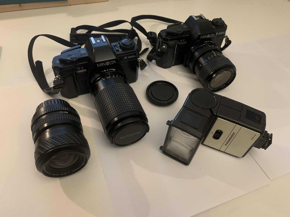 Minolta X-300s - Doua aparate foto pe film + 3 obiective + blitz foto