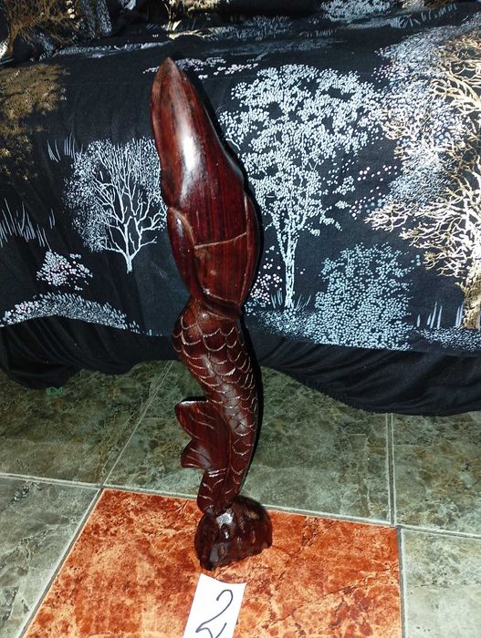 Еротични статуетки от дърво