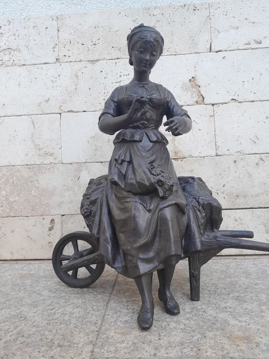 Statueta veche din antimoniu