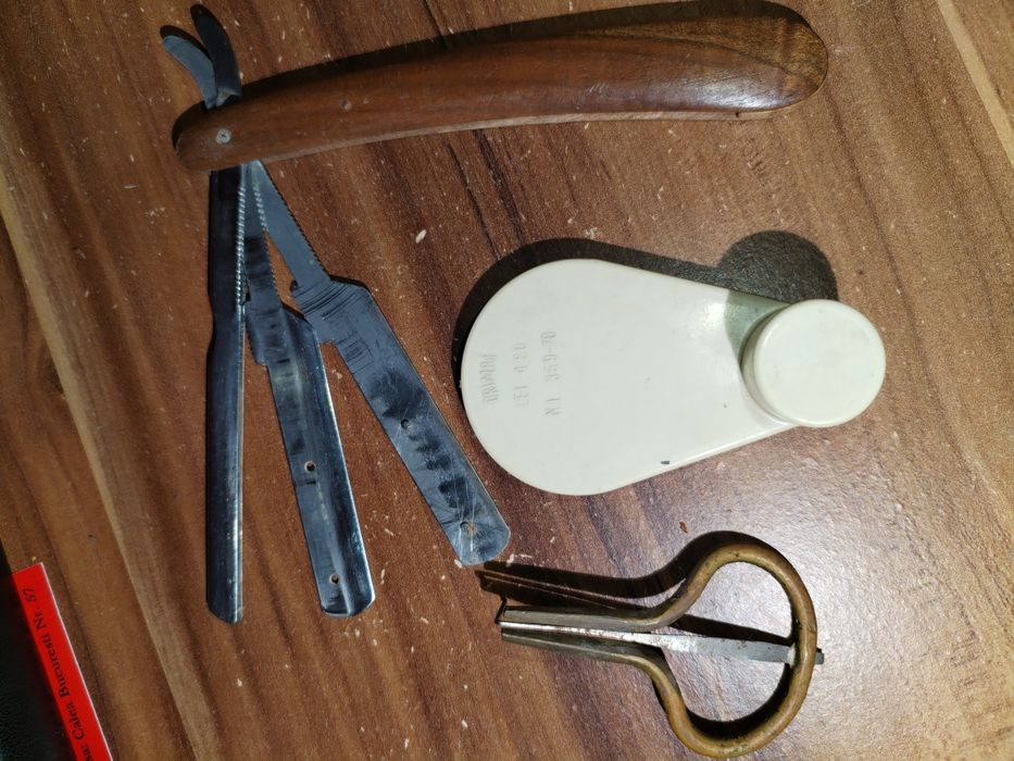 DRÂMBĂ(mic instrument muzical) și brici cu mâner de lemn