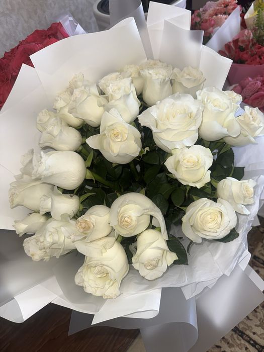 Белые розы 31шт)