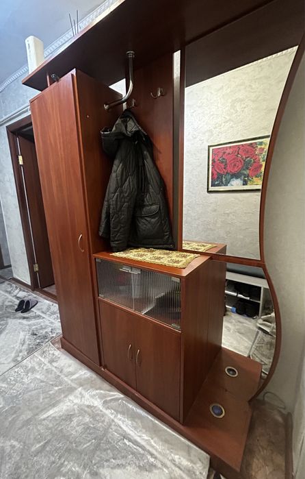 Продается шкаф в прихожую