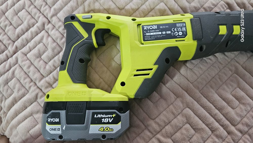 Ferăstrău sabie Ryobi RRS18 cu acumulator 4 Ah Li-Ion 18 V