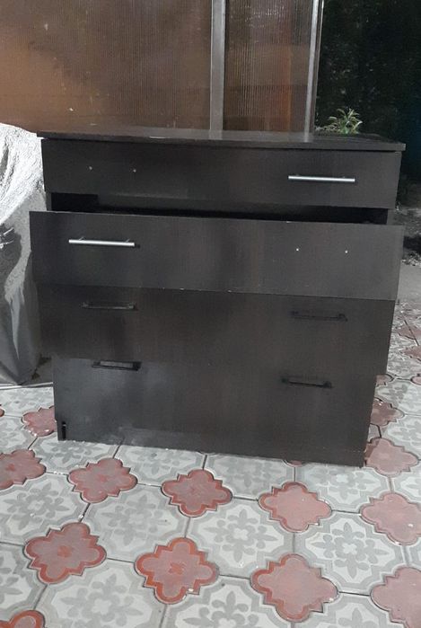 Продам        комод.