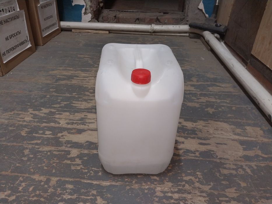 Продам канистру 10л