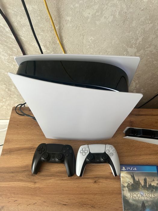 Плэйстейшен PS 5 с дисководом + 2 геймпада