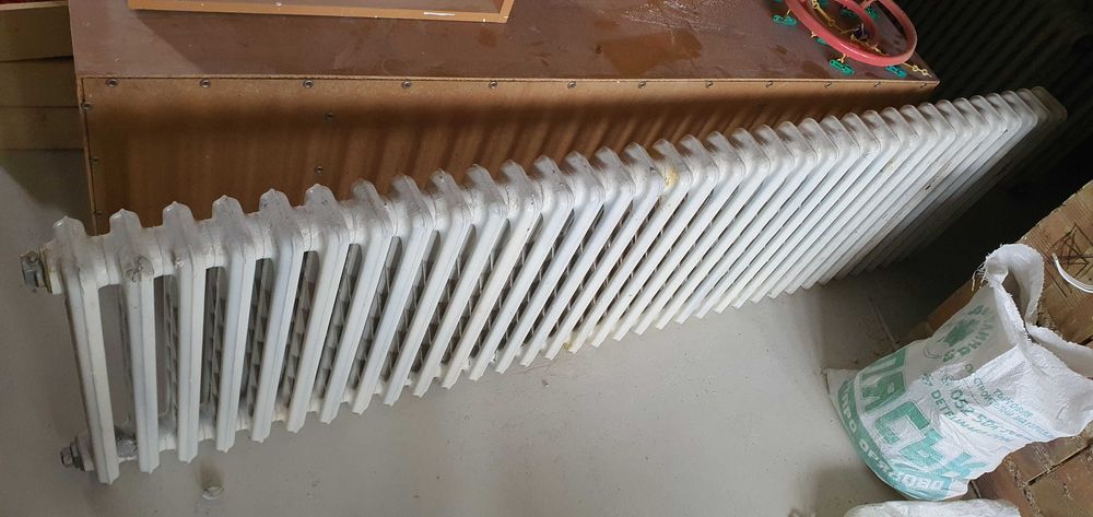 Чугунен(и) радиатор(и)