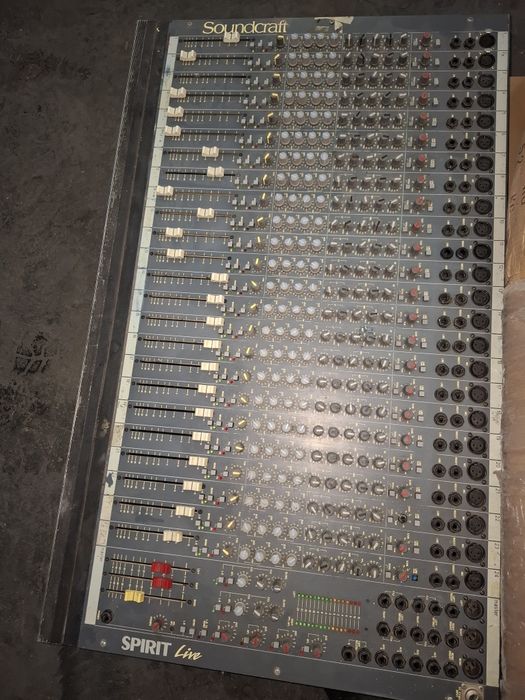 Професионален пулт Soundcraft Spirit Live
Продавам аналогов миксер Sou