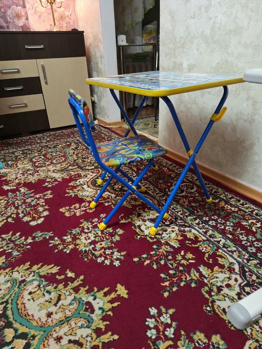 Продам Детский столик