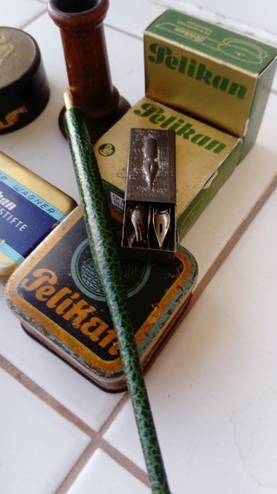 Пособия Пеликан и други писалки