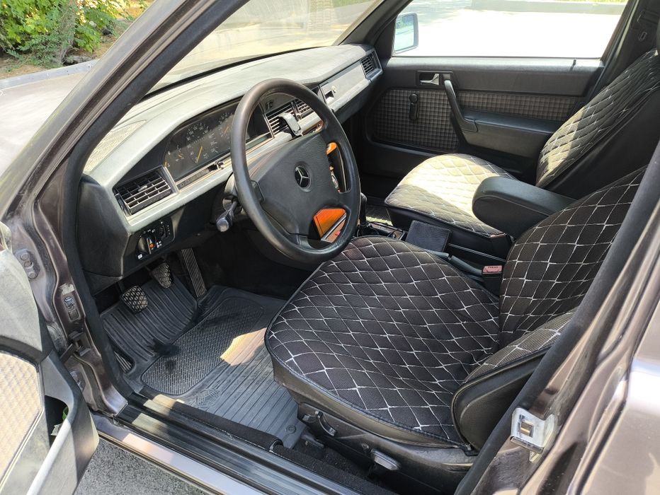 Mercedes-Benz 190, 1992 год, 2 л