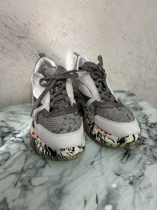 Женские кроссовки