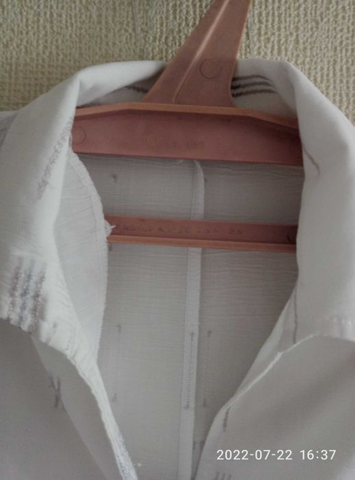 Блузку классическую продам