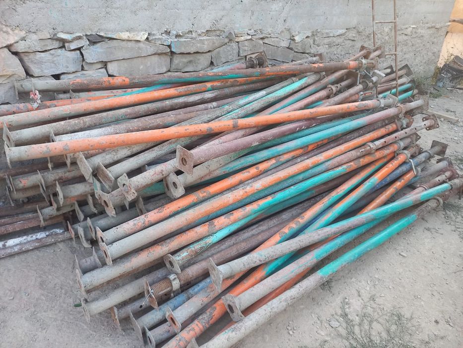 Сдается в аренду телескопические стойки.  (струбцина)