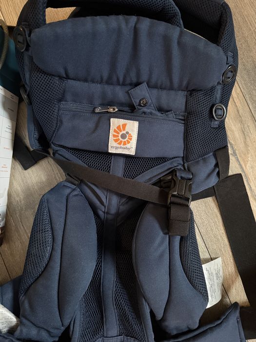 Ergobaby Omni 360, синя, неразличима от нова