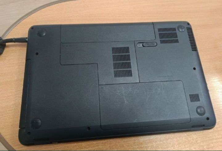 Ноутбук HP 2000 в хорошем состоянии