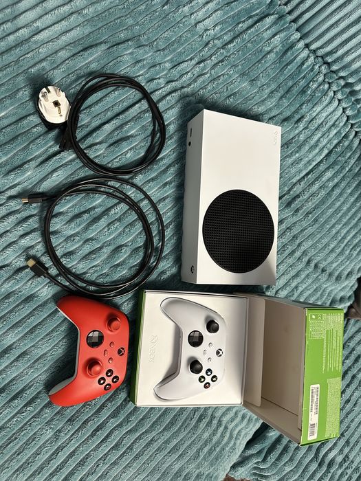 Продам XBOX series S + 2 геймпада