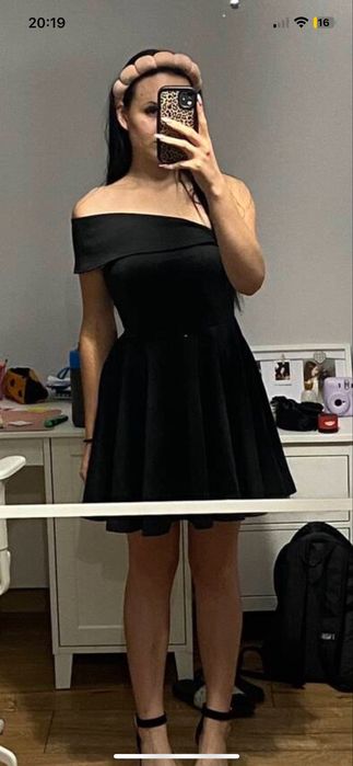 Черна елегантна рокля