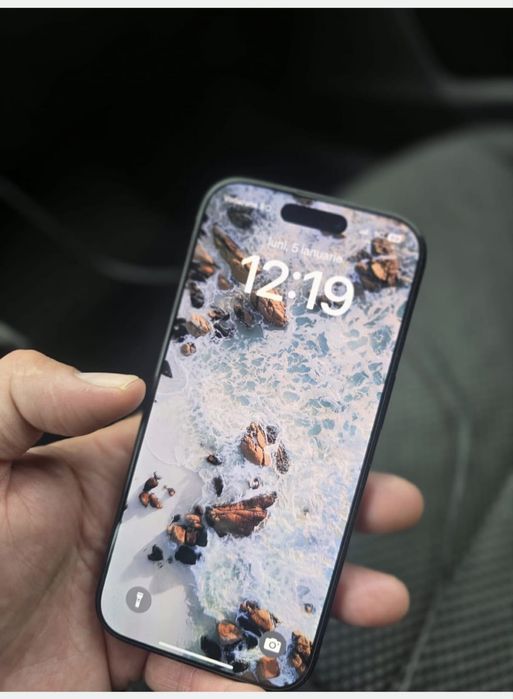 Vând iPhone 16 Pro