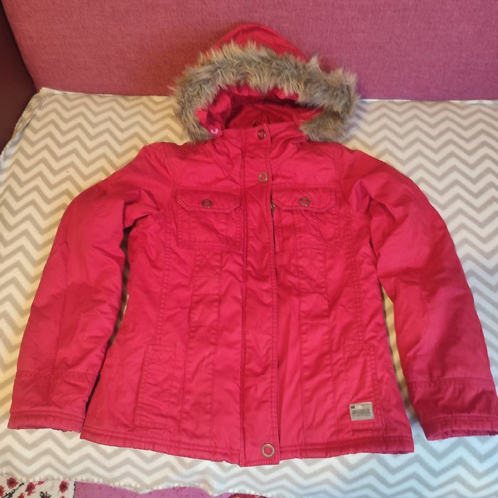 Geacă de iarnă Only pentru fetițe.