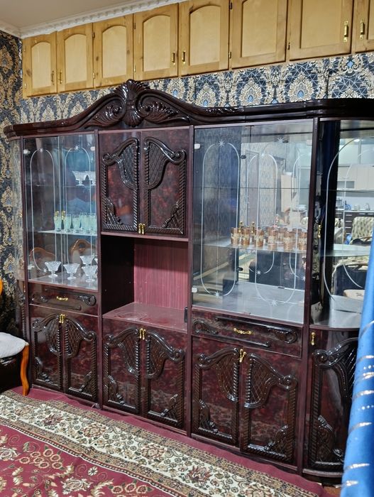 Сервант сотилади продается