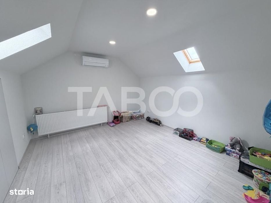 Apartament decomandat 4 camere 110 mp utili parcare privata Sura Mare