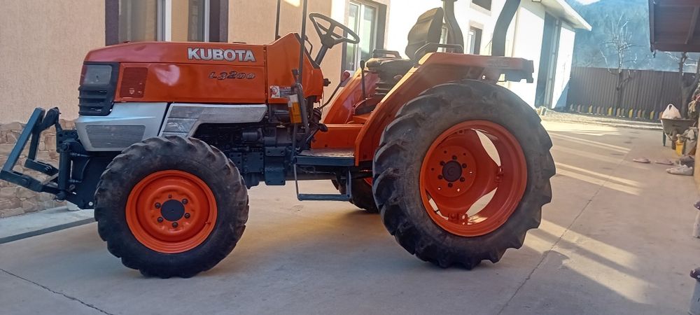 Tractor 4x4 japonez Kubota 32 cai