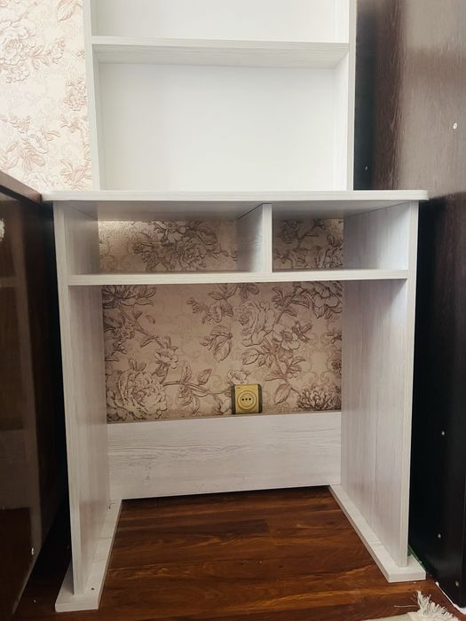 Срочноооо продам  школьную парту,  в идеальном состоянии