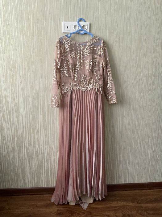 Продаеться платьё