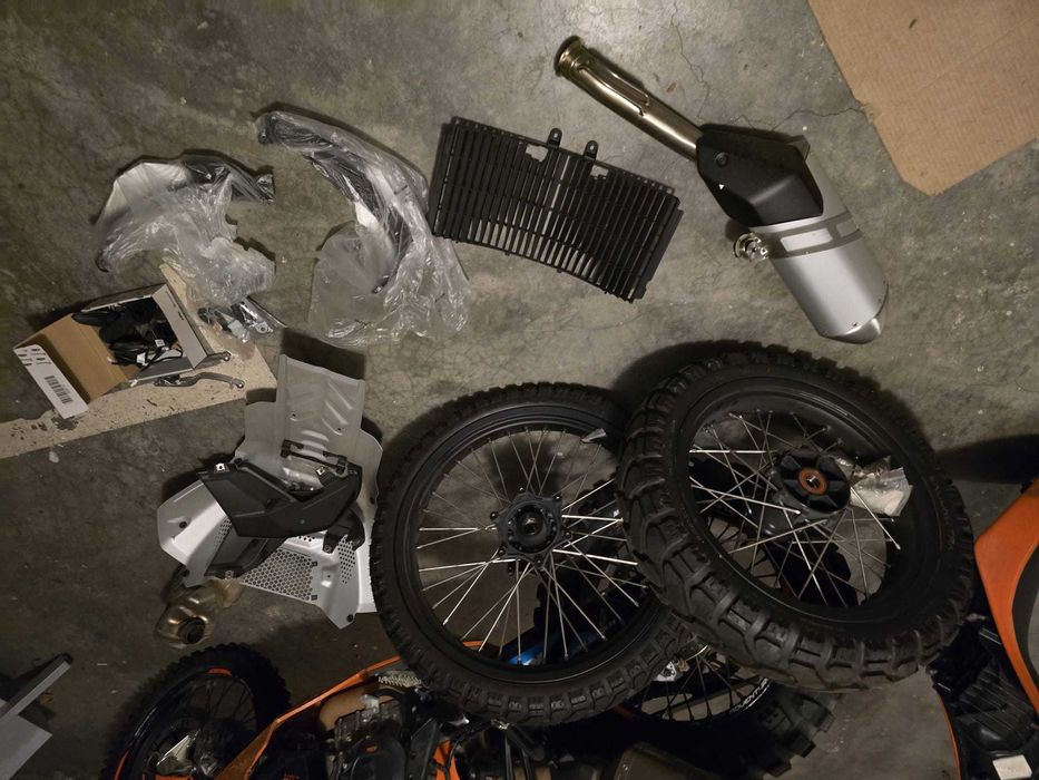 KTM 890 Adventure R 2023 (Rade Garage Tower, DMD T880X Noua In cutie, Jante si Cauciucuri OEM noi)