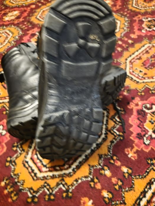 Унверсал спец обувь прадаётся