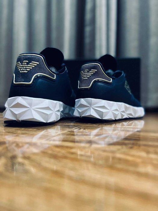 EA7 Armani мужские кроссовки РАЗМЕР 40.5