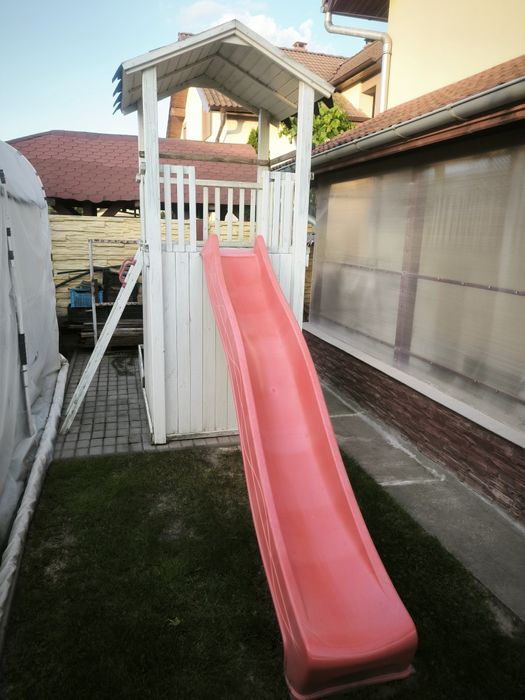 Spatiu de joaca pt copii - Căsuța de lemn cu topogan