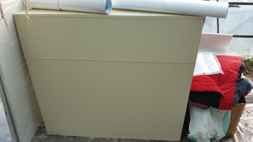 Birou pal crem cu sertar, usita si cheie