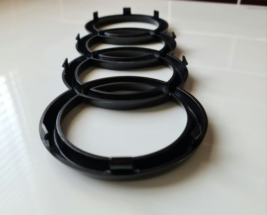 Emblema-Sigla-Logo-Cercuri-Negre-Audi-A4-A5-A6-A7-A8-Q3-Q5-Q7-Quattro