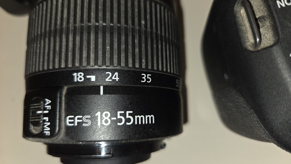 Apart foto digital  Canon EOS 1200d cu obiectiv EFS 18-55 mm