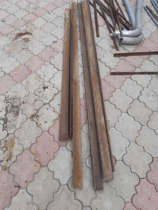 Продам трубы, уголок металлические.