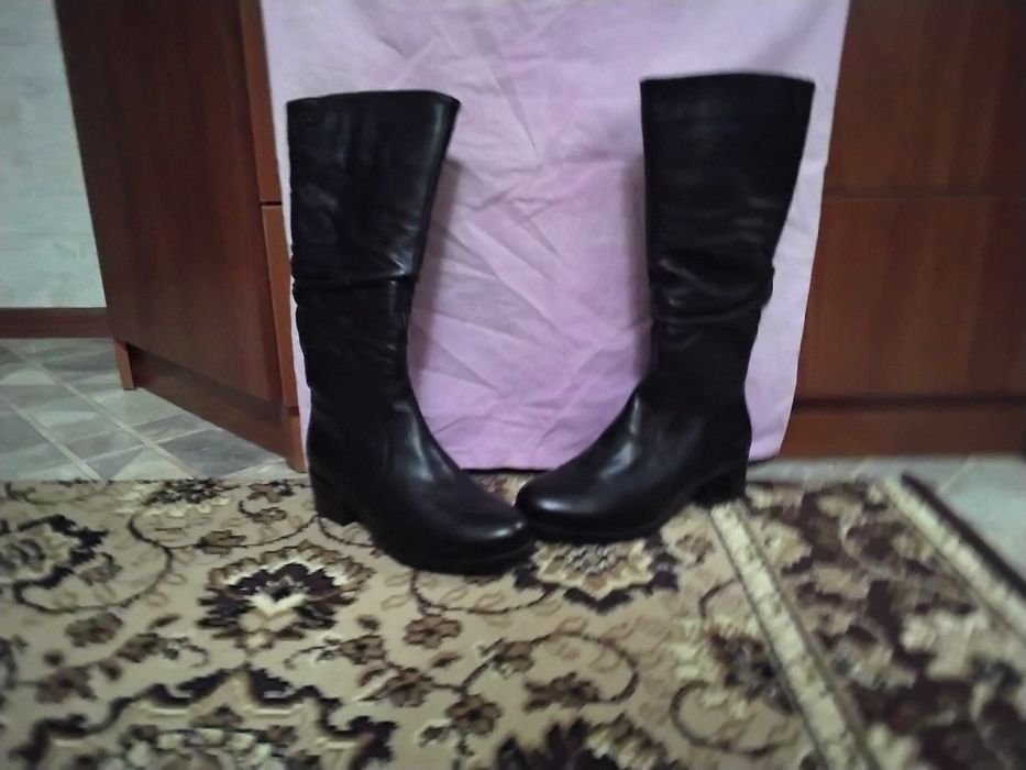 Продам сапоги женские.