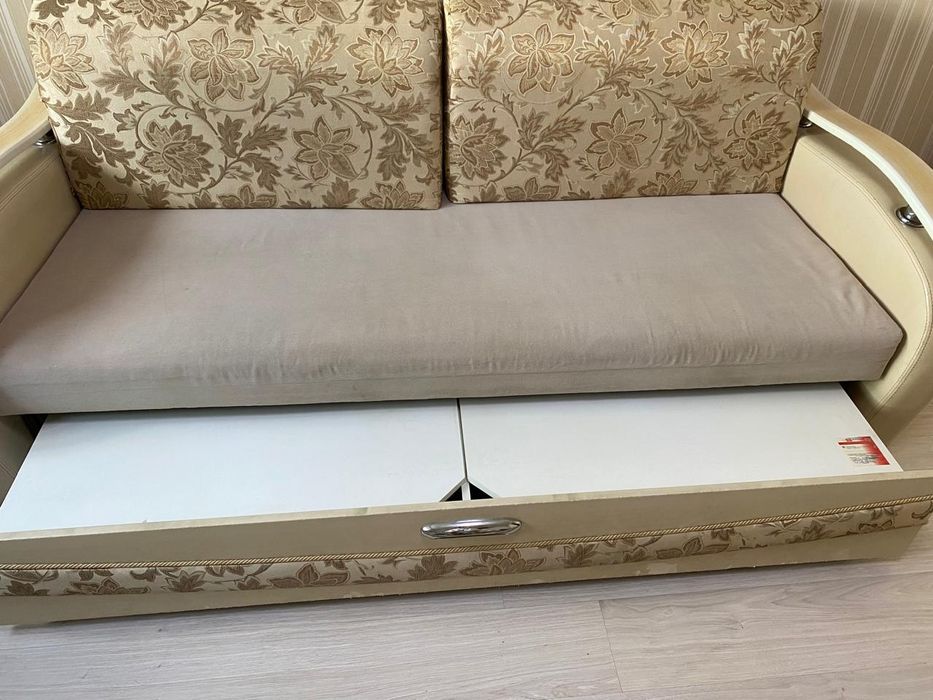 Продам диван в отличном состояние