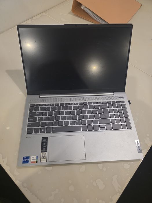 Laptop lenovo idea pad 5 15lAL7 cu placa de bază defectă
