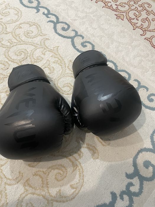 Продам перчатки боксерские