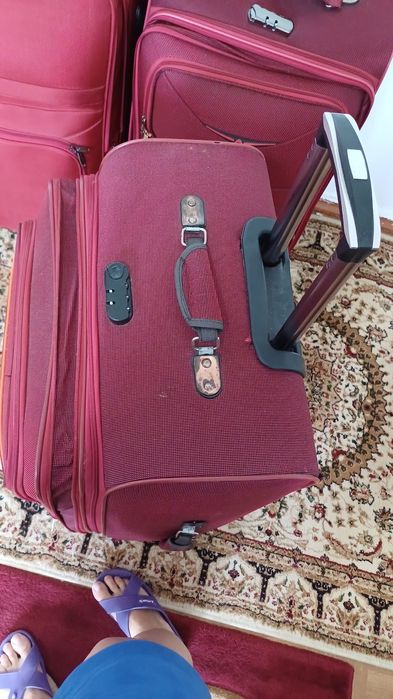 Продам 2 чемодана